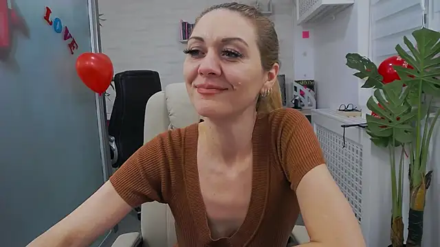 EllaMilf_ Chat XXX in diretta