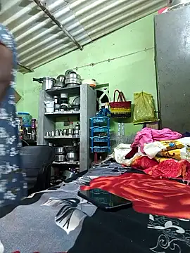 Tamilselviroja- 라이브 XXX 채팅