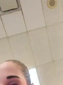 lolabunny9 Show in webcam