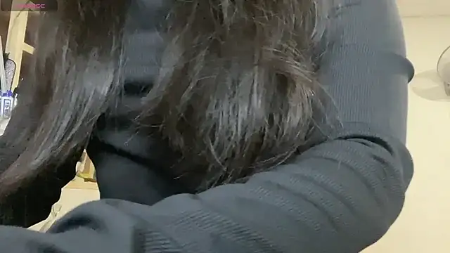 Chatroom XXX en direct de Tieu-May