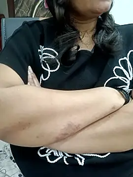 piryasharma005: διαδικτυακό σόου στην κάμερα