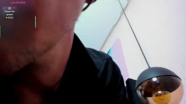 KarloStrom live XXX chat