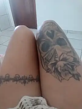 morenatutti2p: διαδικτυακό σόου στην κάμερα