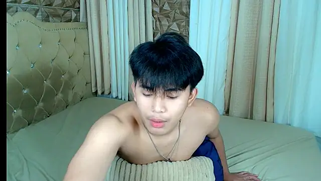 xlovercutietwink Show Webcam