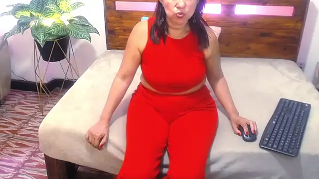 Chat +18 de Yeseniaa25_ ao vivo