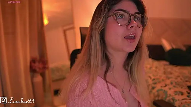 Chat XXX ao vivo de Lau_Bee