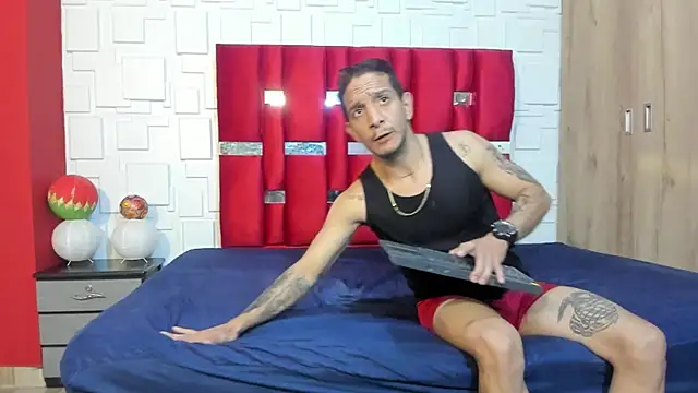 Show de GloryHoleCol na webcam