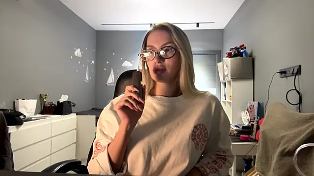 แชท XXX สดของ SoftnessMila