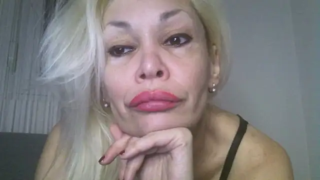 EvaaMina live XXX chat