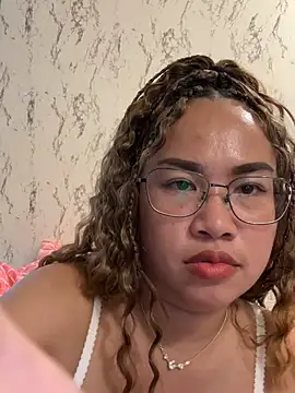 Ponthip 在線直播表演