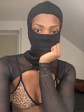 Chatroom XXX en direct de KiaraAmara