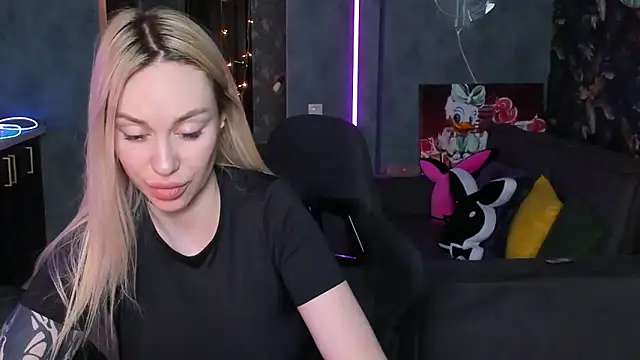 XXX chat uživo modela Blckmirrorr