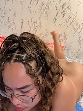 Ponthip: διαδικτυακό σόου στην κάμερα