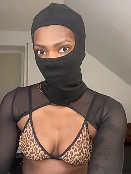 Chatroom XXX en direct de KiaraAmara