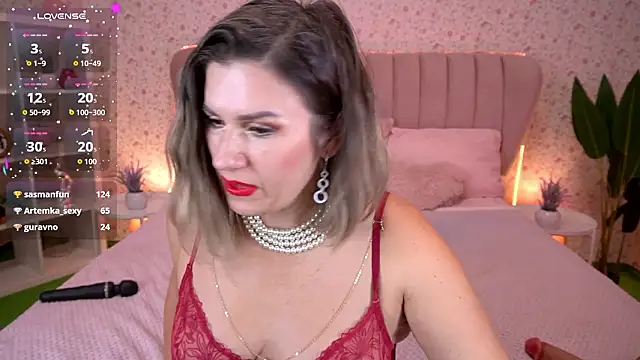 Chatroom XXX en direct de KiraRoxx