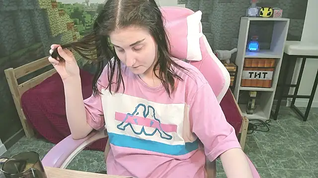 KiraDuvall's Live XXX Chat