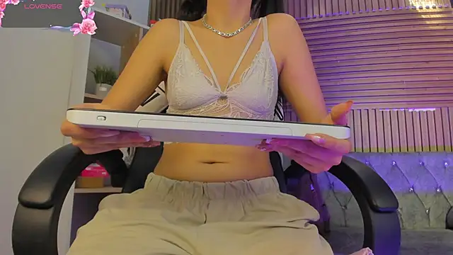 KarelyMitchel's Live XXX Chat