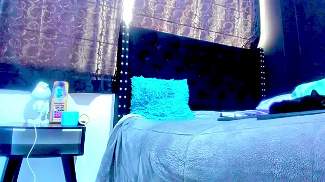 XXX chat uživo modela amareto_queen