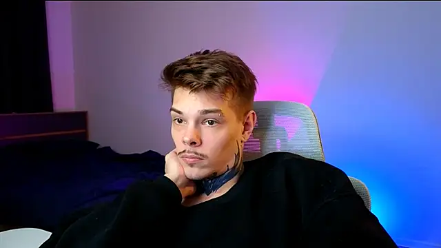 DENIS_HERE live XXX chat