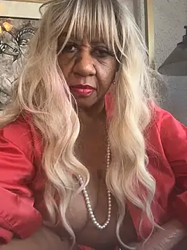 Show modela BreanaDivine na web-kameri