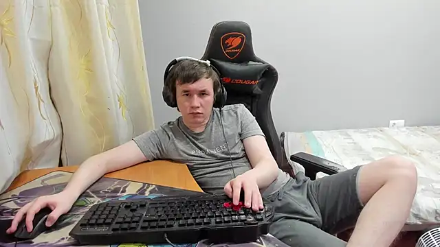 Pertunjukan Kamera Web iliaskrislove