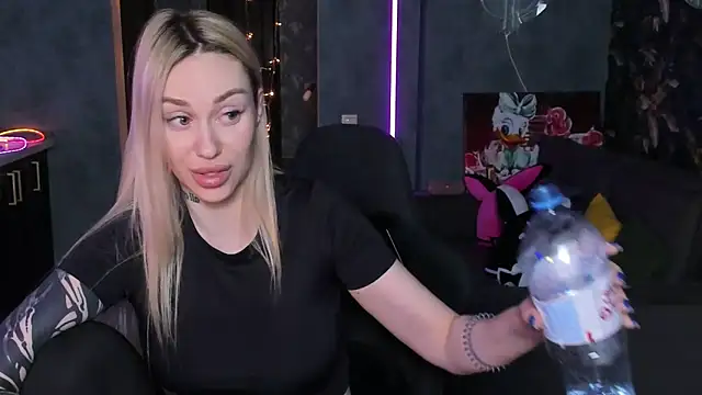 BlckmirrorrのライブXXXチャット