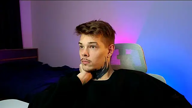 DENIS_HERE Adlı Modelin Canlı XXX Sohbeti