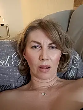 stellahere8 Adlı Modelin Canlı XXX Sohbeti