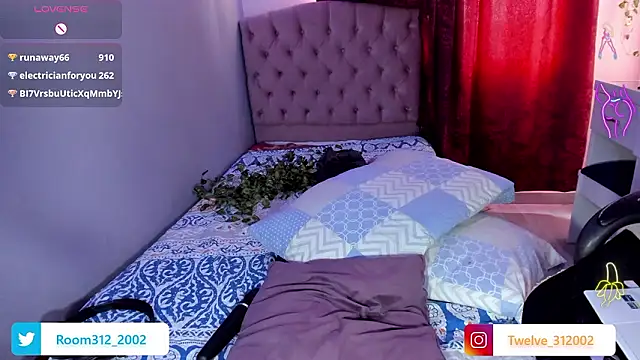 Room312_ Adlı Modelin Canlı XXX Sohbeti