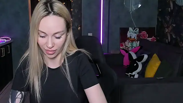 XXX chat uživo modela Blckmirrorr