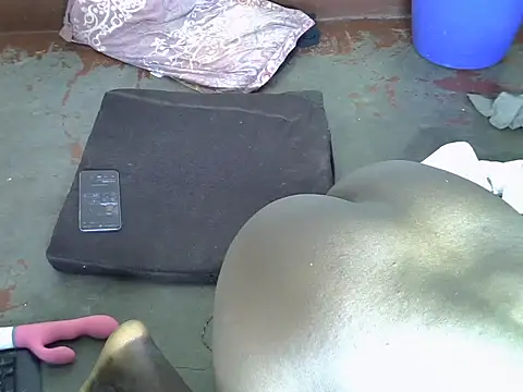 Sweetaggy2 Show in webcam