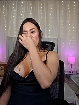 AriadnaTaylor 即時 XXX 聊天