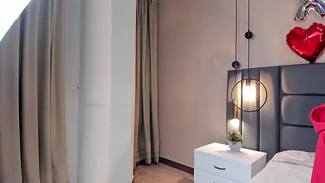 TessaMonroee: απευθείας συνομιλία ΧΧΧ