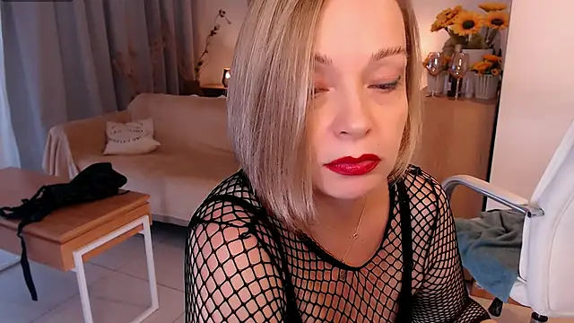 Tilly_Eliot: онлайн-секс-чат