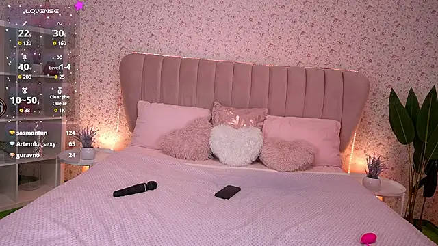 KiraRoxx live XXX chat