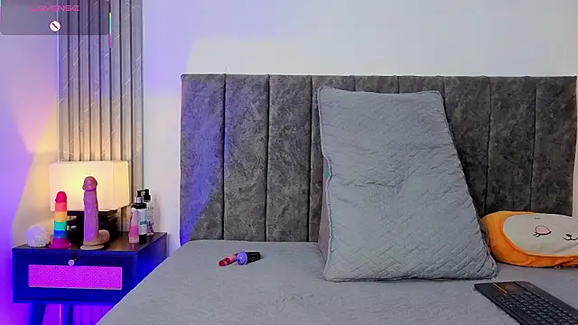 XXX chat uživo modela Ema_Stone65