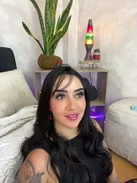 EmmyEvans1 Adlı Modelin Canlı XXX Sohbeti