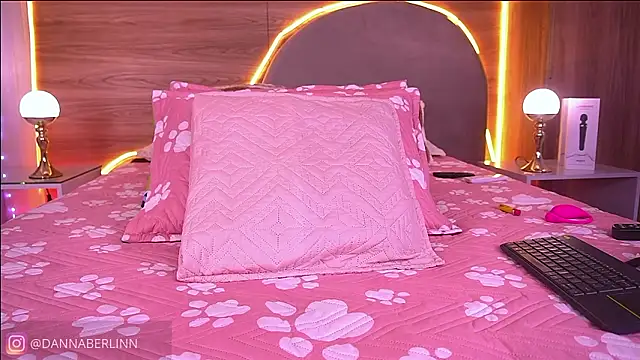 danna_berlin_: απευθείας συνομιλία ΧΧΧ