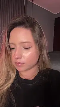 MiaPetit_: онлайн-секс-чат