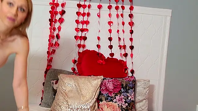 Emma-Bliss: διαδικτυακό σόου στην κάμερα