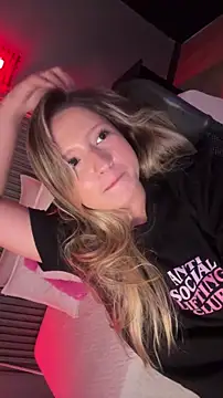 XXX chat uživo modela MiaPetit_
