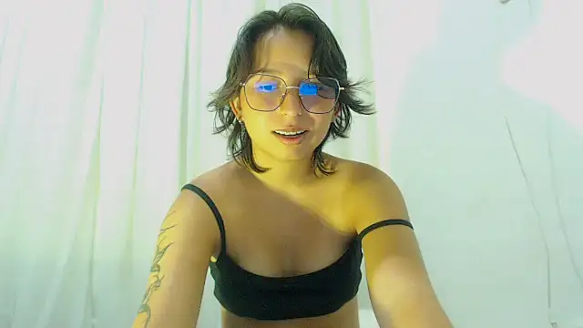 Chat +18 de Klaret_Toy ao vivo