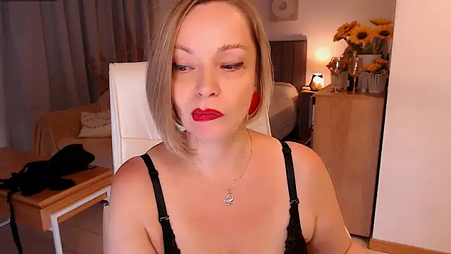 Tilly_Eliot Adlı Modelin Canlı XXX Sohbeti