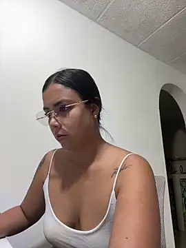 Adacloe-のライブXXXチャット