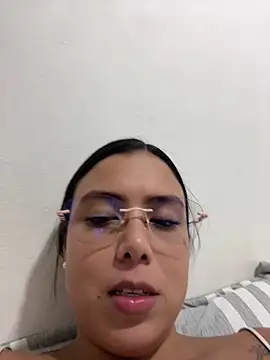 Adacloe- – Naživo XXX chat