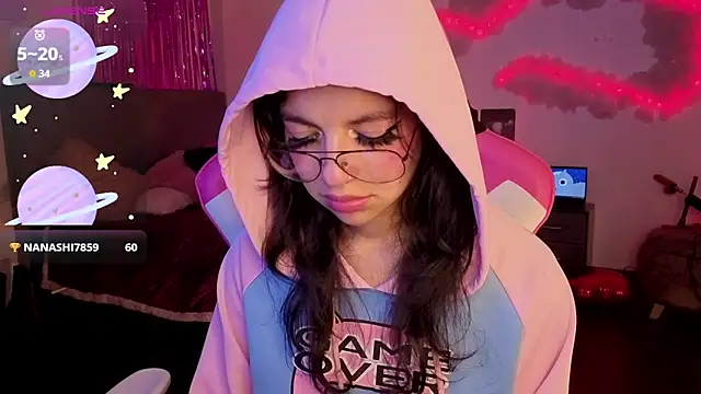 larah_uwu Chat XXX live