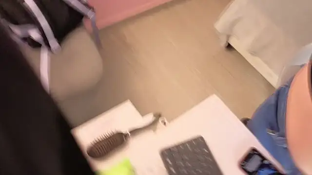 little_emma0 Adlı Modelin Canlı XXX Sohbeti