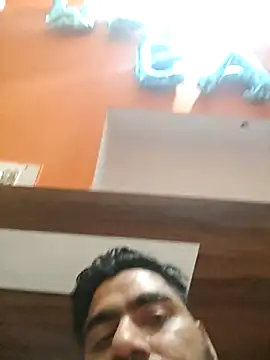 Show modela parasxarora na web-kameri