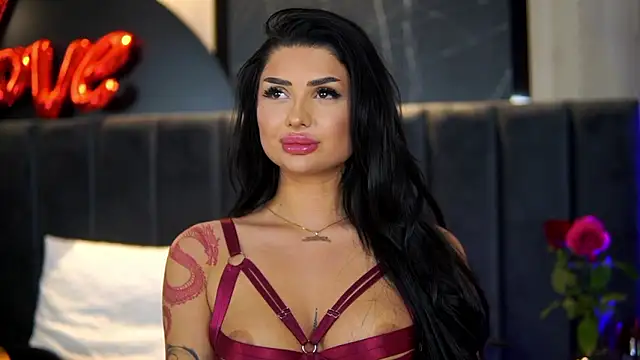 KylieKroftt Adlı Modelin Canlı XXX Sohbeti