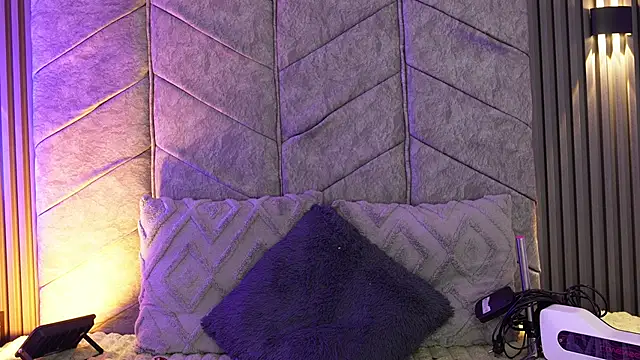 AuroraLanee_ Adlı Modelin Canlı XXX Sohbeti